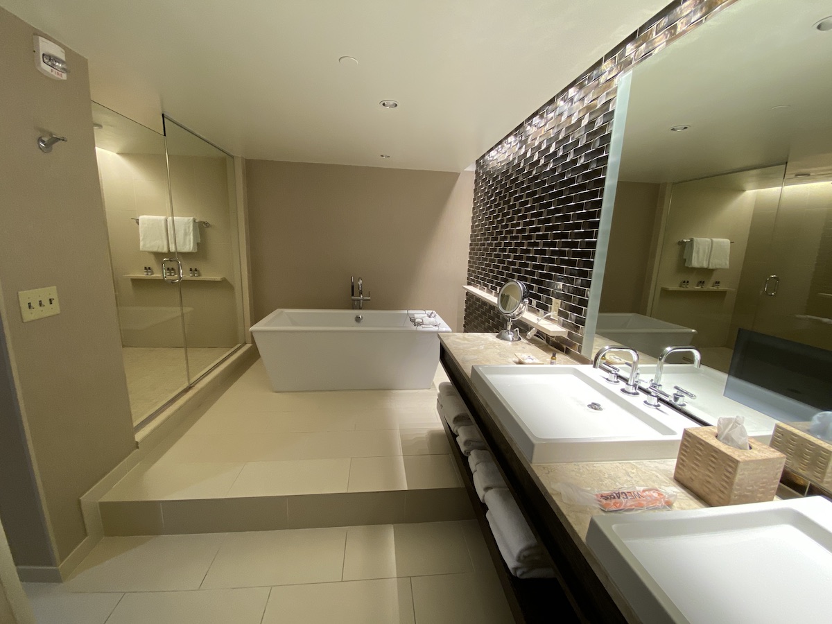 Hyatt Regency Greenwich: Presidential Suite - Bathroom