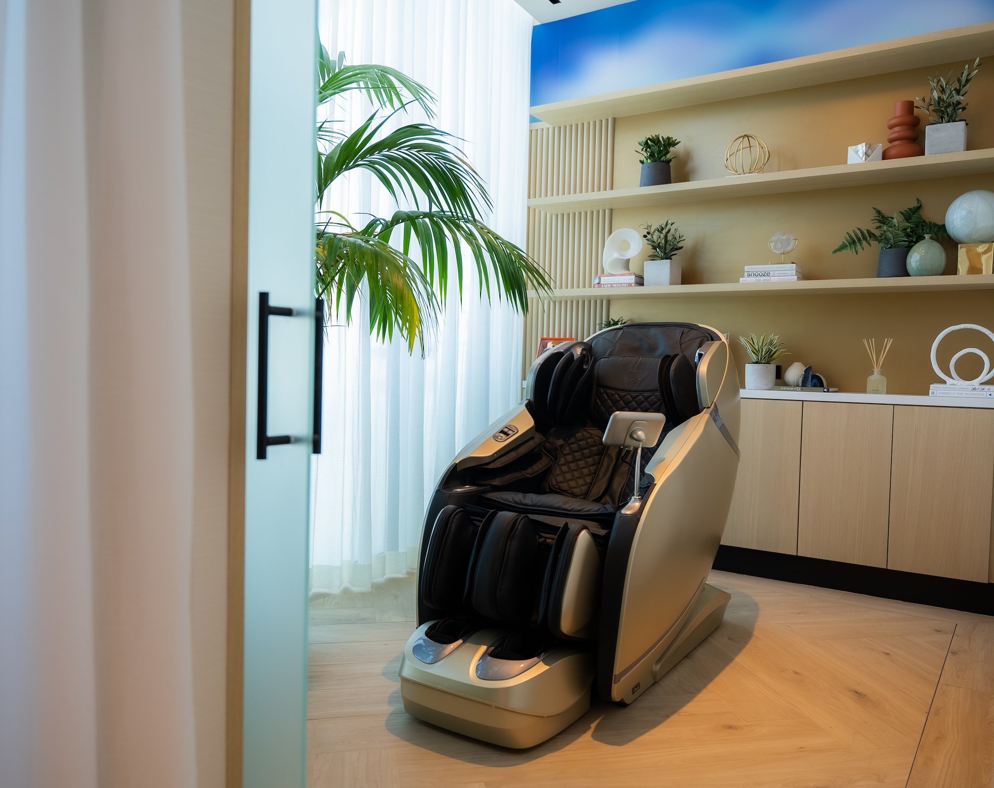 chase sapphire lounge massage chair